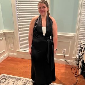 Ball gown size 16 fits like a 14